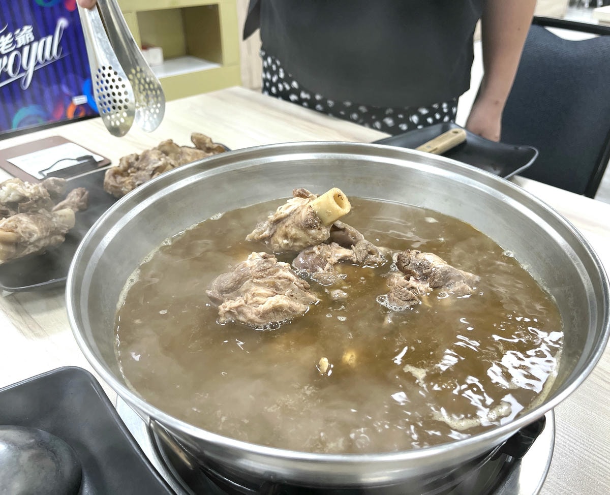 正老林羊肉爐.火鍋-高雄苓雅店 | 高雄少見的羊肉爐吃到飽 | 高雄羊肉爐吃到飽推薦 - 第24張圖 正老林羊肉爐.火鍋-高雄苓雅店 | 高雄少見的羊肉爐吃到飽 | 高雄羊肉爐吃到飽推薦