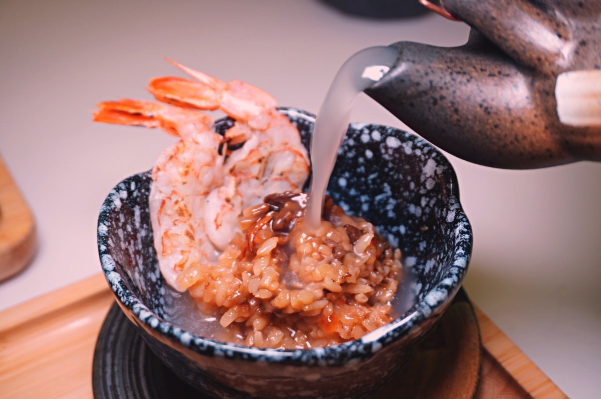 高雄義享天地聚餐就在Mochi Mochi 鬆餅屋 |三吃美味釜飯 | 開心果系列舒芙蕾鬆餅