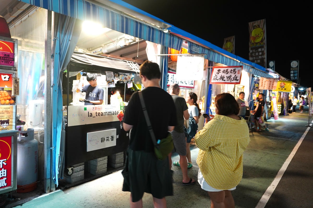 酥脆焦糖香氣撲鼻!高雄夜市必吃甜點「蕾隊友舒芙蕾」| IG 爆紅的秘密高雄甜點攤 - 第1張圖 酥脆焦糖香氣撲鼻!高雄夜市必吃甜點「蕾隊友舒芙蕾」| IG 爆紅的秘密高雄甜點攤