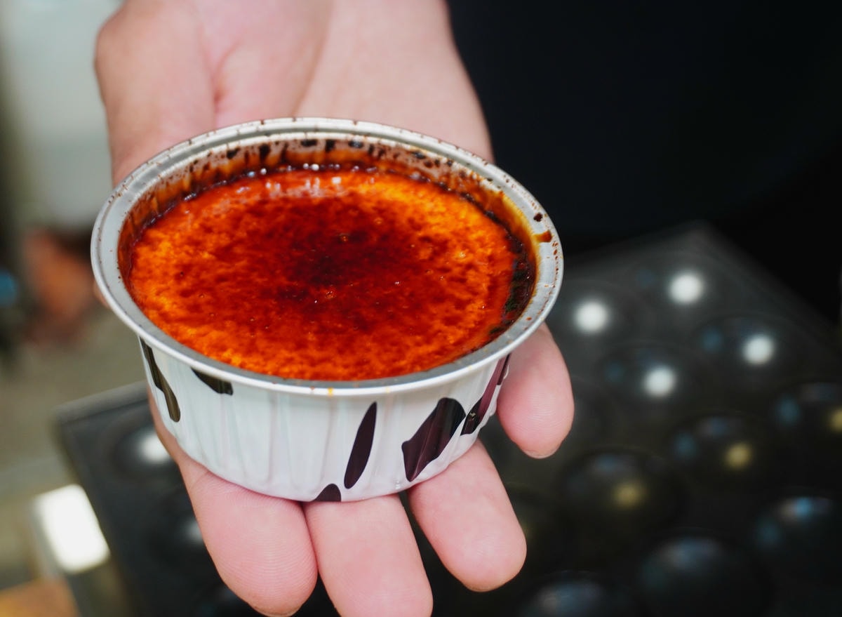 酥脆焦糖香氣撲鼻!高雄夜市必吃甜點「蕾隊友舒芙蕾」| IG 爆紅的秘密高雄甜點攤 - 第24張圖 酥脆焦糖香氣撲鼻!高雄夜市必吃甜點「蕾隊友舒芙蕾」| IG 爆紅的秘密高雄甜點攤