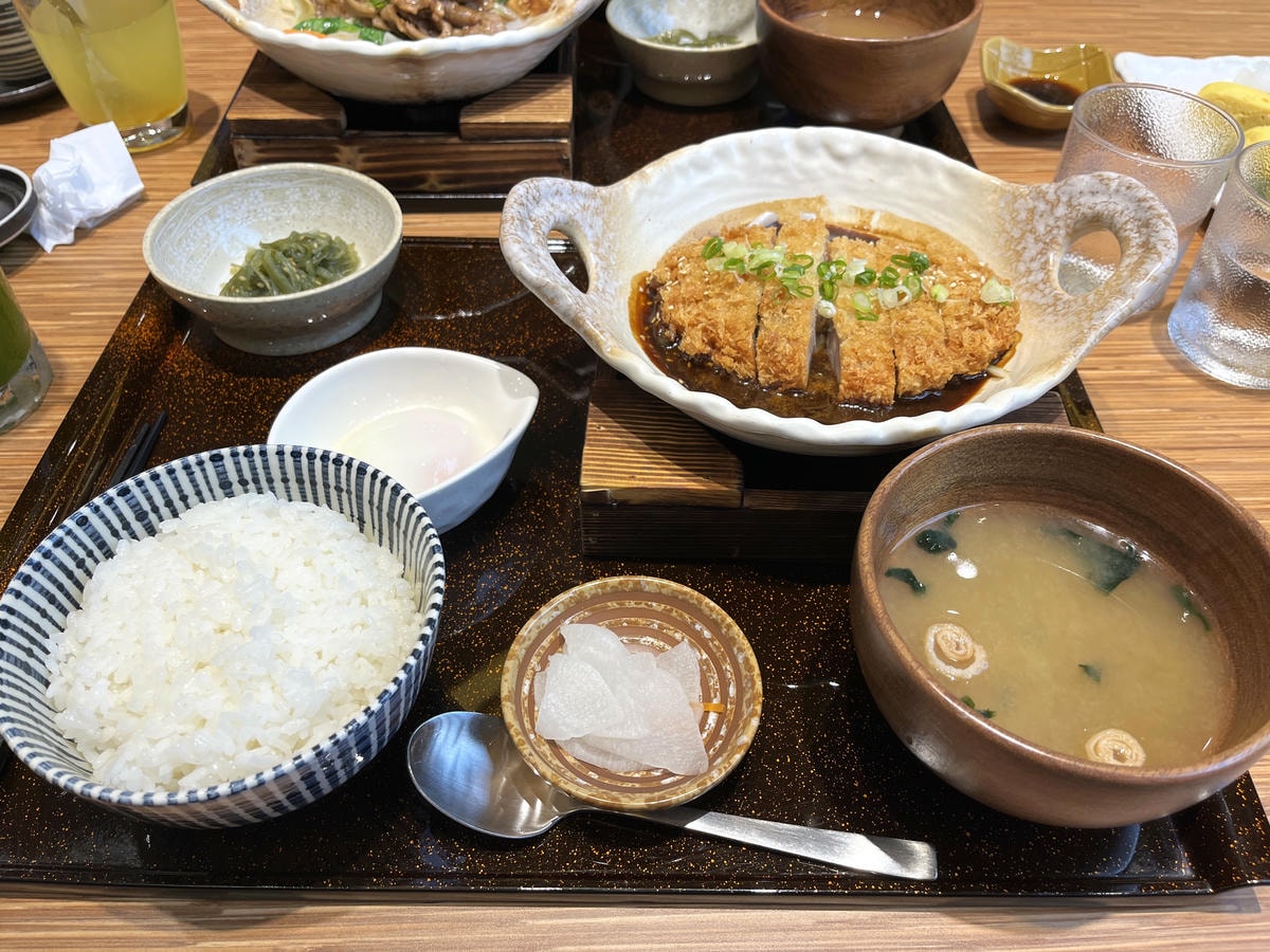彌生軒 高雄夢時代店 | 白飯味增湯無限享用的日系連鎖定食 | 高雄市中心首店 - 第16張圖 彌生軒 高雄夢時代店 | 白飯味增湯無限享用的日系連鎖定食 | 高雄市中心首店