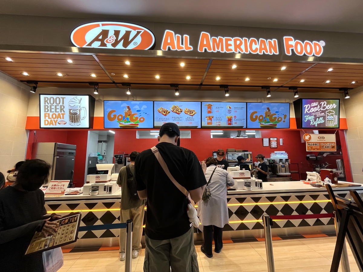 A&W 沖繩 AEROMALL | 日本只有沖繩限定的美式快餐連鎖 | 必吃捲捲薯條 - 第1張圖 A&W 沖繩 AEROMALL | 日本只有沖繩限定的美式快餐連鎖 | 必吃捲捲薯條