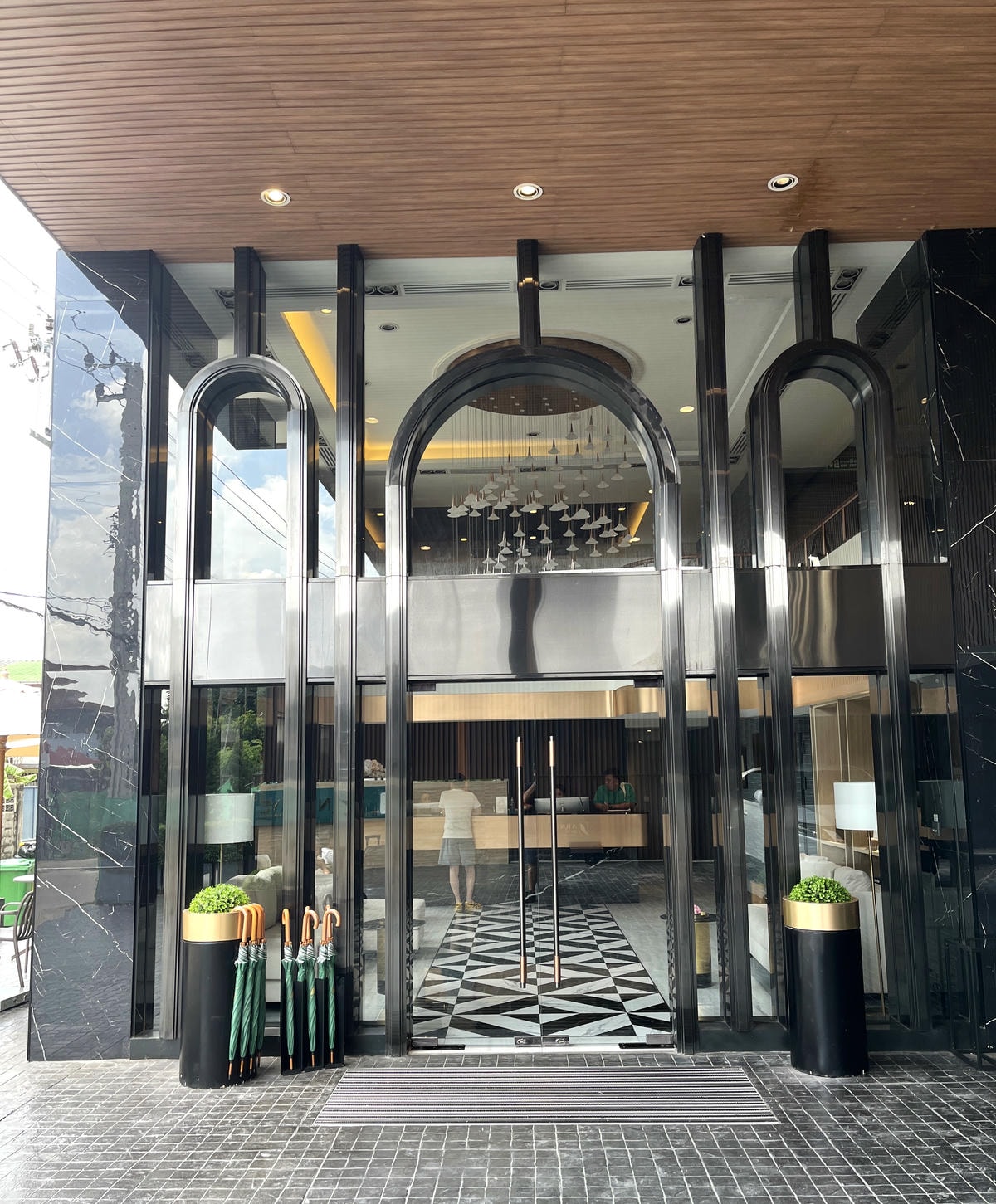 ARNI SKYE HOTEL | 曼谷千元就能住無邊際泳池豪華商旅 | 曼谷平價住宿推薦 - 第2張圖 ARNI SKYE HOTEL | 曼谷千元就能住無邊際泳池豪華商旅 | 曼谷平價住宿推薦