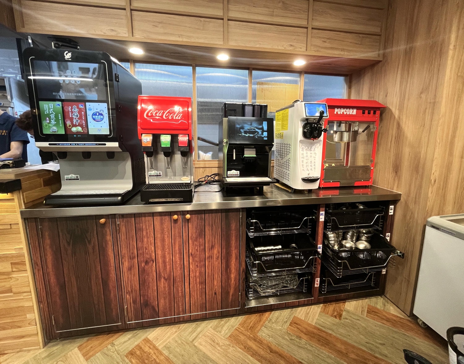 三媽臭臭鍋 鳳山五甲店 | 新一代裝潢冷氣瓦斯爐 | 飲料吧甜點爆米花吃到飽 - 第4張圖 三媽臭臭鍋 鳳山五甲店 | 新一代裝潢冷氣瓦斯爐 | 飲料吧甜點爆米花吃到飽