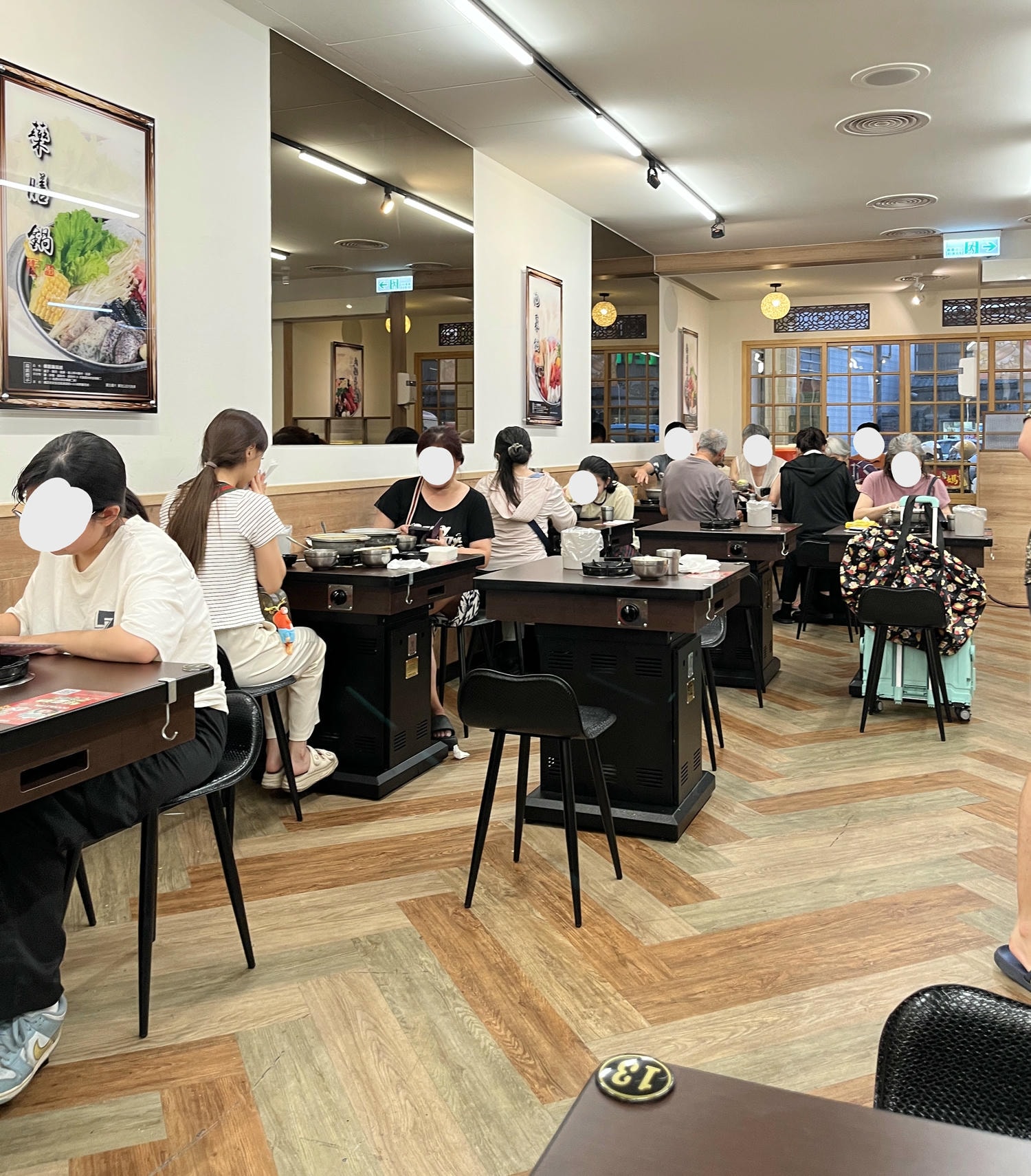 三媽臭臭鍋 鳳山五甲店 | 新一代裝潢冷氣瓦斯爐 | 飲料吧甜點爆米花吃到飽 - 第3張圖 三媽臭臭鍋 鳳山五甲店 | 新一代裝潢冷氣瓦斯爐 | 飲料吧甜點爆米花吃到飽