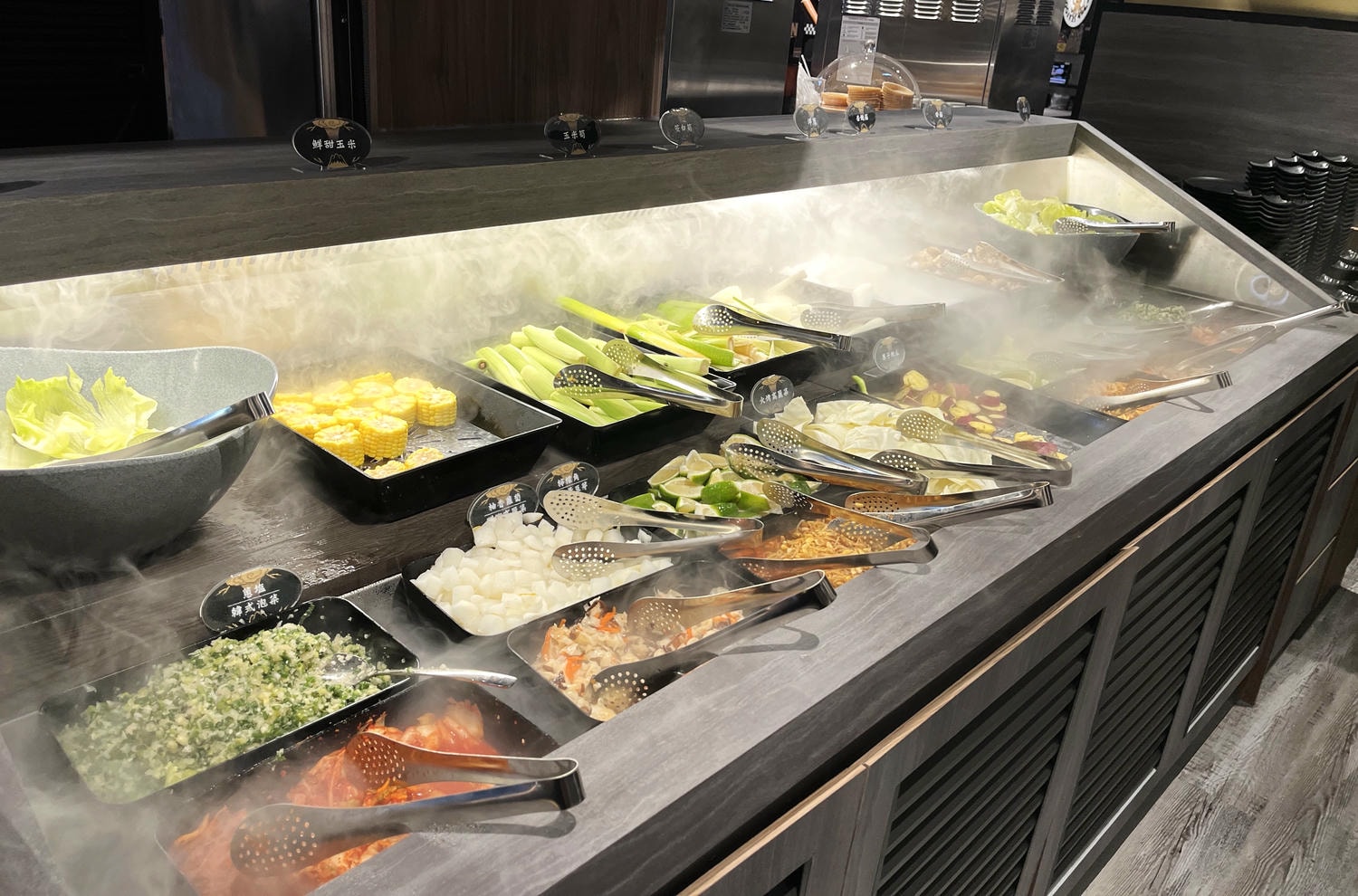肉次方 高雄夢時代店 | 服務好燒肉吃到飽高雄首家百貨店 | 858 桌邊現切牛肉 - 第10張圖 肉次方 高雄夢時代店 | 服務好燒肉吃到飽高雄首家百貨店 | 858 桌邊現切牛肉