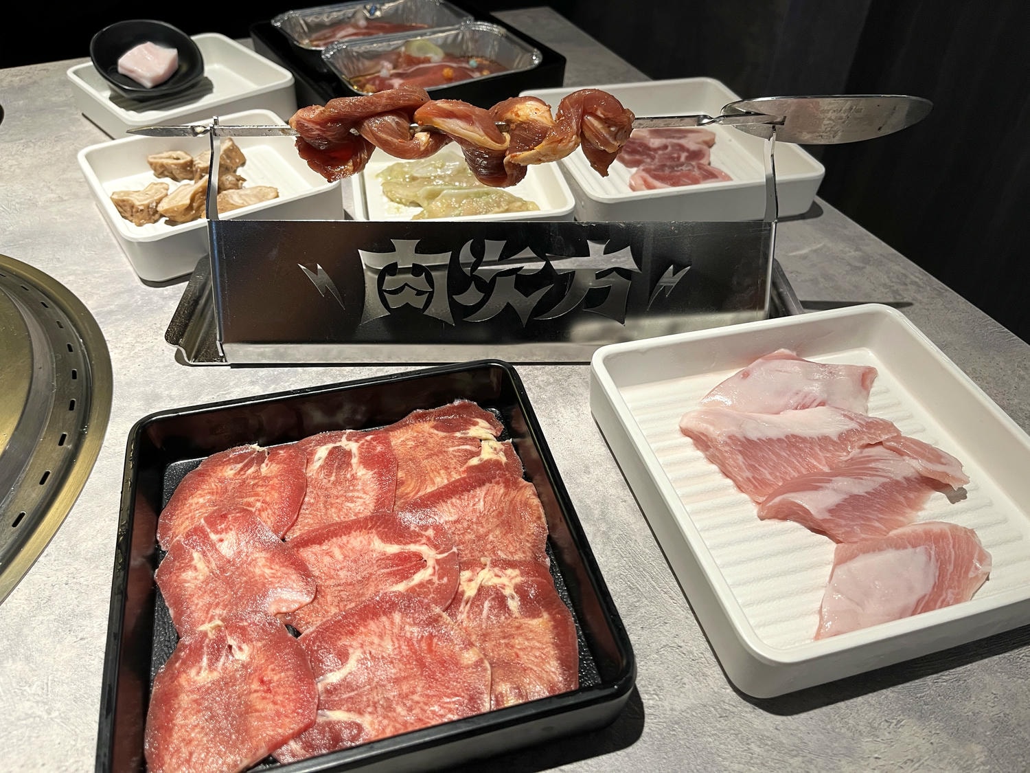 肉次方 高雄夢時代店 | 服務好燒肉吃到飽高雄首家百貨店 | 858 桌邊現切牛肉 - 第15張圖 肉次方 高雄夢時代店 | 服務好燒肉吃到飽高雄首家百貨店 | 858 桌邊現切牛肉