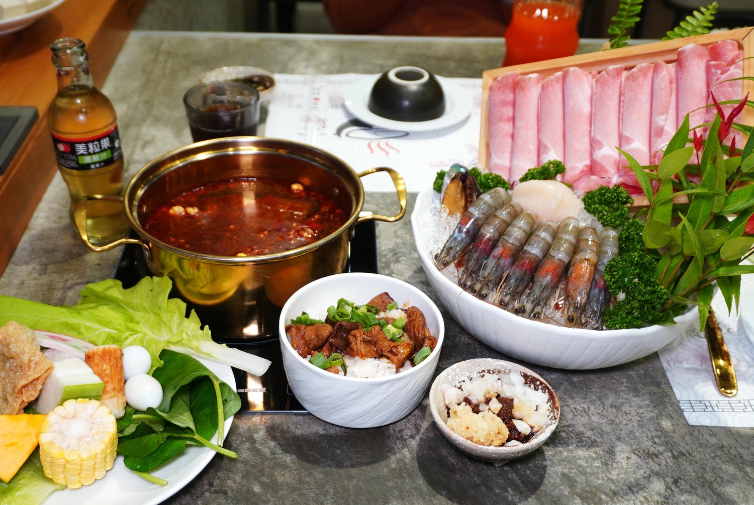 馨月鍋物 嘉義 | 精緻用心鍋底 | 沙拉 + 蔬菜火鍋料無限享用 | 嘉義火鍋推薦