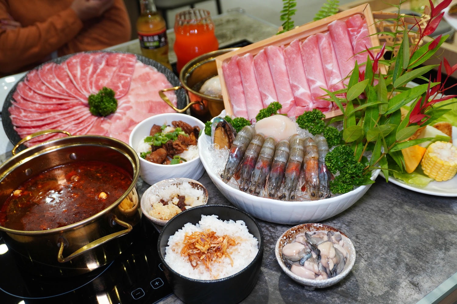 馨月鍋物 嘉義 | 精緻用心鍋底 | 沙拉 + 蔬菜火鍋料無限享用 | 嘉義火鍋推薦