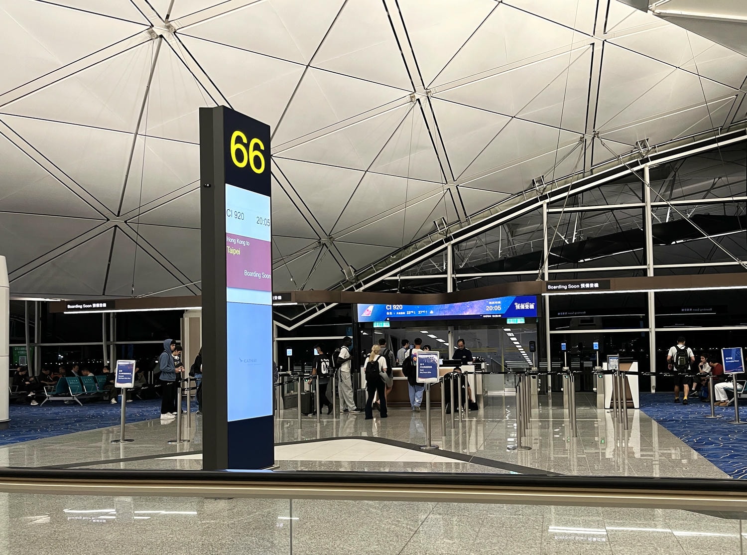 華航 香港-高雄 CI936 | 很滑的華航A321NEO 經濟艙 | 台灣設備最好的窄體客機 - 第18張圖 華航 香港-高雄 CI936 | 很滑的華航A321NEO 經濟艙 | 台灣設備最好的窄體客機
