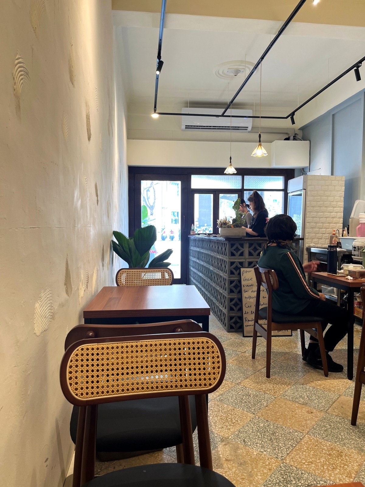 餓八來秋 高雄鹽埕店 | 來自台南的南洋風格海南雞專賣店 | 高雄海南雞飯 - 第5張圖 餓八來秋 高雄鹽埕店 | 來自台南的南洋風格海南雞專賣店 | 高雄海南雞飯