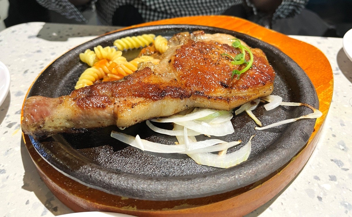 我家牛排 高雄同盟旗艦店 | 南部最強上百道自助吧 | 薄多義雞翅披薩 | 高雄我家牛排