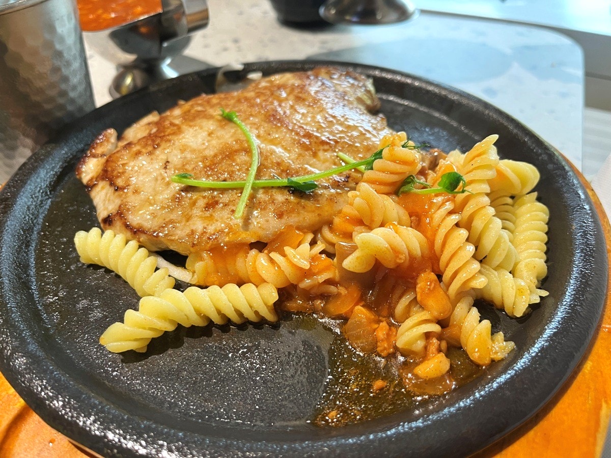 我家牛排 高雄同盟旗艦店 | 南部最強上百道自助吧 | 薄多義雞翅披薩 | 高雄我家牛排