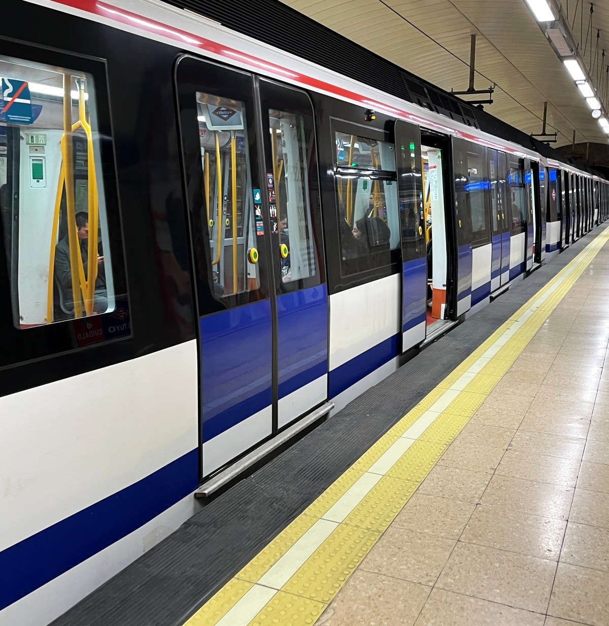 馬德里地鐵 Madrid Metro | 乾淨方便 | 次數卡一趟只要27元 | 玩歐洲比臺灣還划算交通費 - 第17張圖 馬德里地鐵 Madrid Metro | 乾淨方便 | 次數卡一趟只要27元 | 玩歐洲比臺灣還划算交通費