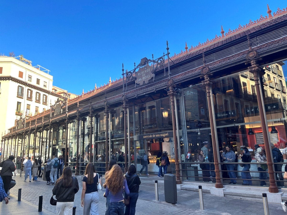 馬德里 馬約爾廣場 Plaza Mayor | 復古風格美食市集聖米格爾市場 Mercado de San Miguel - 第7張圖 馬德里 馬約爾廣場 Plaza Mayor | 復古風格美食市集聖米格爾市場 Mercado de San Miguel