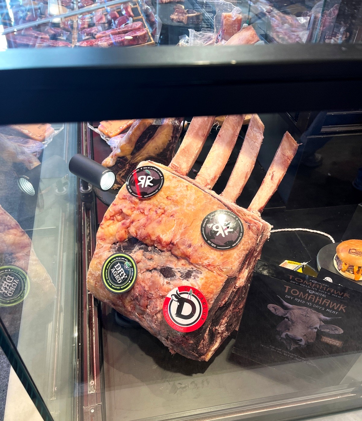 馬德里 馬約爾廣場 Plaza Mayor | 復古風格美食市集聖米格爾市場 Mercado de San Miguel - 第9張圖 馬德里 馬約爾廣場 Plaza Mayor | 復古風格美食市集聖米格爾市場 Mercado de San Miguel