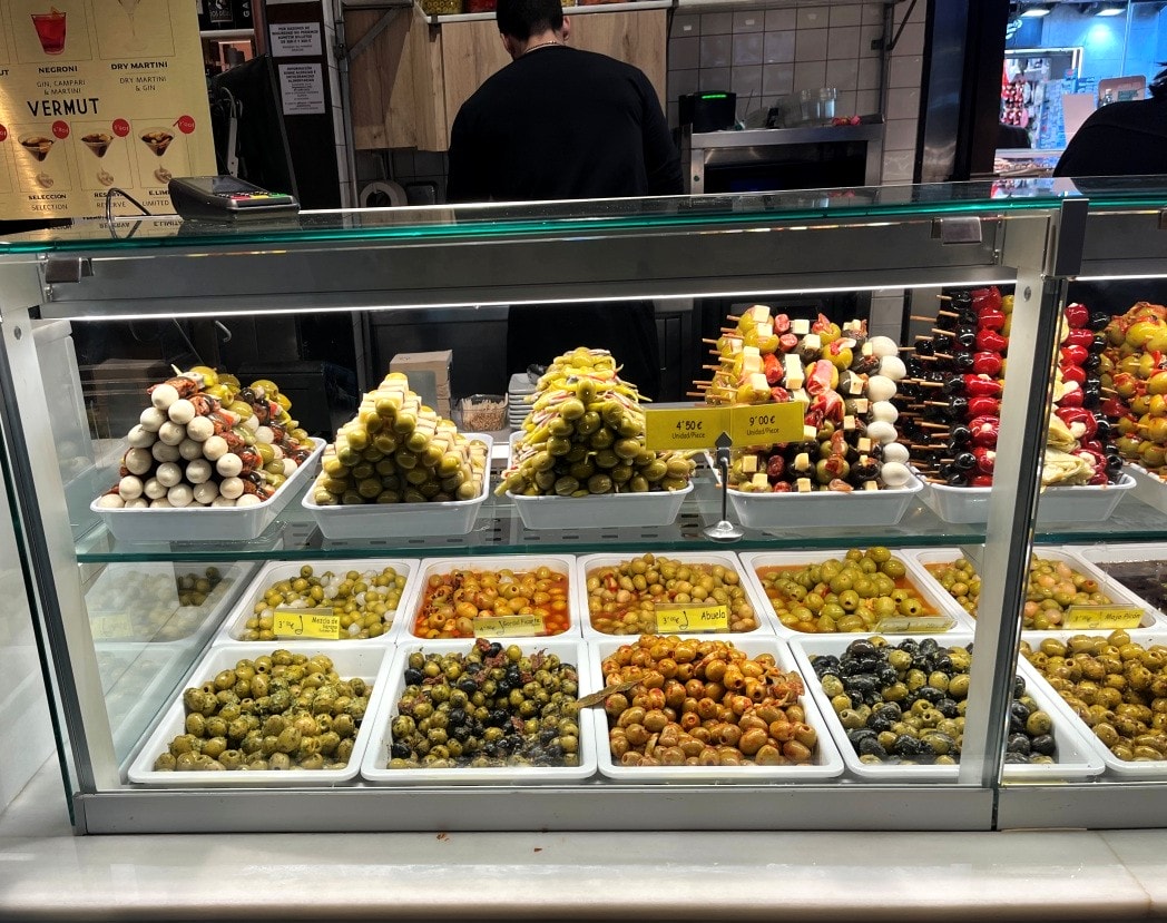 馬德里 馬約爾廣場 Plaza Mayor | 復古風格美食市集聖米格爾市場 Mercado de San Miguel - 第11張圖 馬德里 馬約爾廣場 Plaza Mayor | 復古風格美食市集聖米格爾市場 Mercado de San Miguel