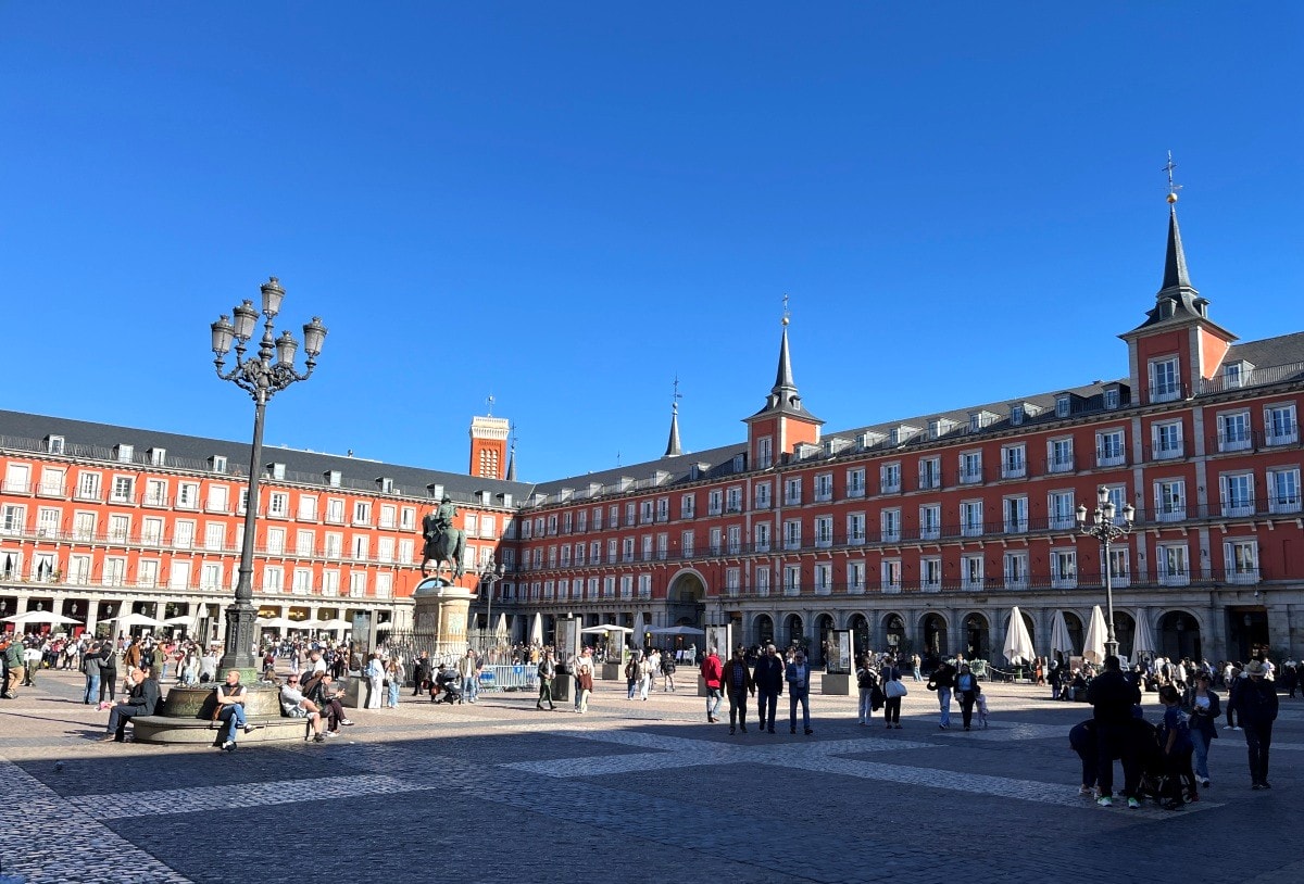馬德里 馬約爾廣場 Plaza Mayor | 復古風格美食市集聖米格爾市場 Mercado de San Miguel - 第2張圖 馬德里 馬約爾廣場 Plaza Mayor | 復古風格美食市集聖米格爾市場 Mercado de San Miguel