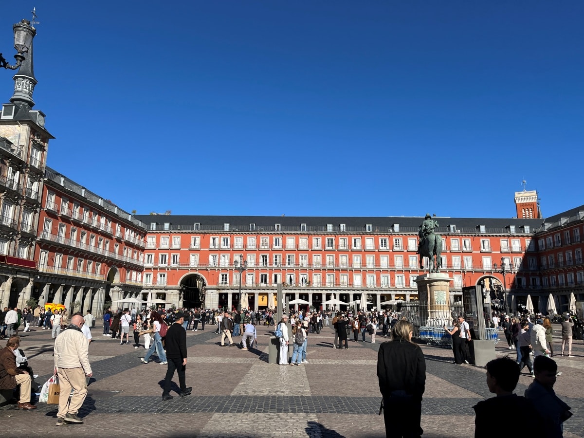 馬德里 馬約爾廣場 Plaza Mayor | 復古風格美食市集聖米格爾市場 Mercado de San Miguel - 第1張圖 馬德里 馬約爾廣場 Plaza Mayor | 復古風格美食市集聖米格爾市場 Mercado de San Miguel
