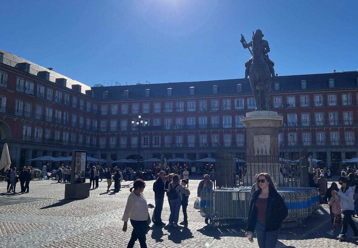 馬德里 馬約爾廣場 Plaza Mayor | 復古風格美食市集聖米格爾市場 Mercado de San Miguel - 第4張圖 馬德里 馬約爾廣場 Plaza Mayor | 復古風格美食市集聖米格爾市場 Mercado de San Miguel