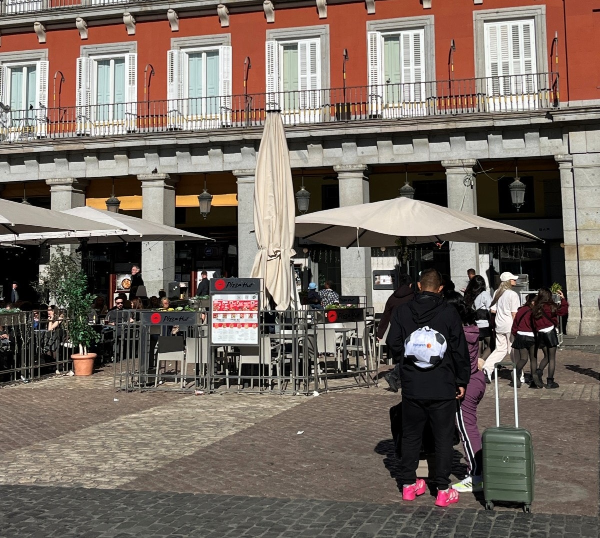馬德里 馬約爾廣場 Plaza Mayor | 復古風格美食市集聖米格爾市場 Mercado de San Miguel - 第5張圖 馬德里 馬約爾廣場 Plaza Mayor | 復古風格美食市集聖米格爾市場 Mercado de San Miguel