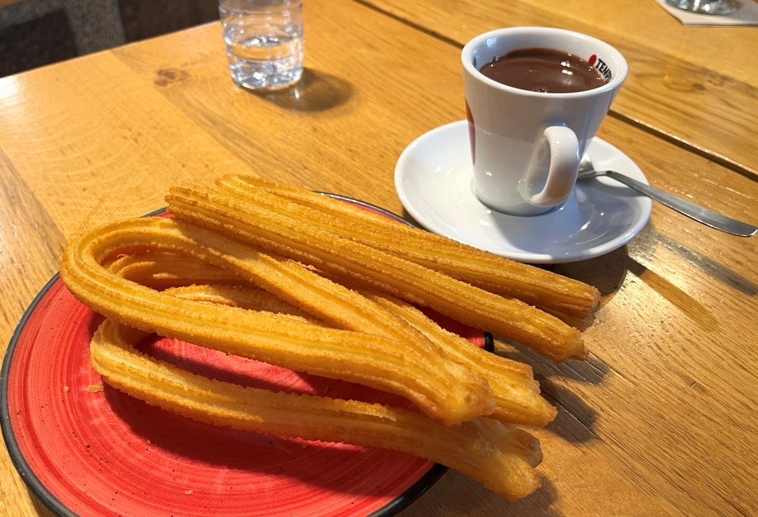 馬德里 | 推薦的西班牙油條店 | 吉拿棒專賣 | Cafeteria Esparteros | Maestro Churrero - 第5張圖 馬德里 | 推薦的西班牙油條店 | 吉拿棒專賣 | Cafeteria Esparteros | Maestro Churrero
