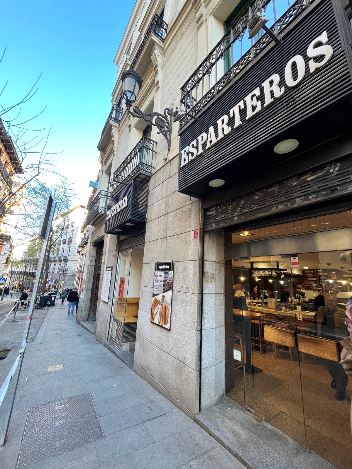 馬德里 | 推薦的西班牙油條店 | 吉拿棒專賣 | Cafeteria Esparteros | Maestro Churrero - 第2張圖 馬德里 | 推薦的西班牙油條店 | 吉拿棒專賣 | Cafeteria Esparteros | Maestro Churrero