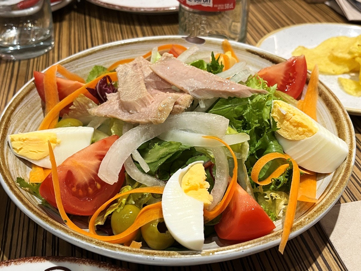 馬德里 Tapas 推薦|Cañas y Tapas 太陽廣場店:新手必訪平價連鎖餐廳 - 第10張圖 沙拉