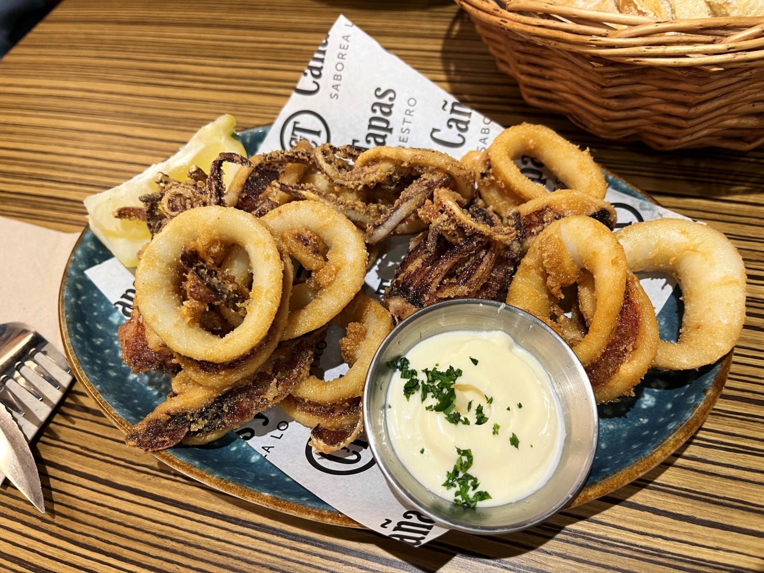 馬德里 Tapas 推薦|Cañas y Tapas 太陽廣場店:新手必訪平價連鎖餐廳 - 第12張圖 炸魷魚