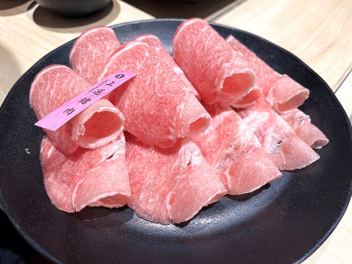 錢都 日式涮涮鍋 鳳山直營店 | 環境好菜盤精緻 | 高雄火鍋推薦