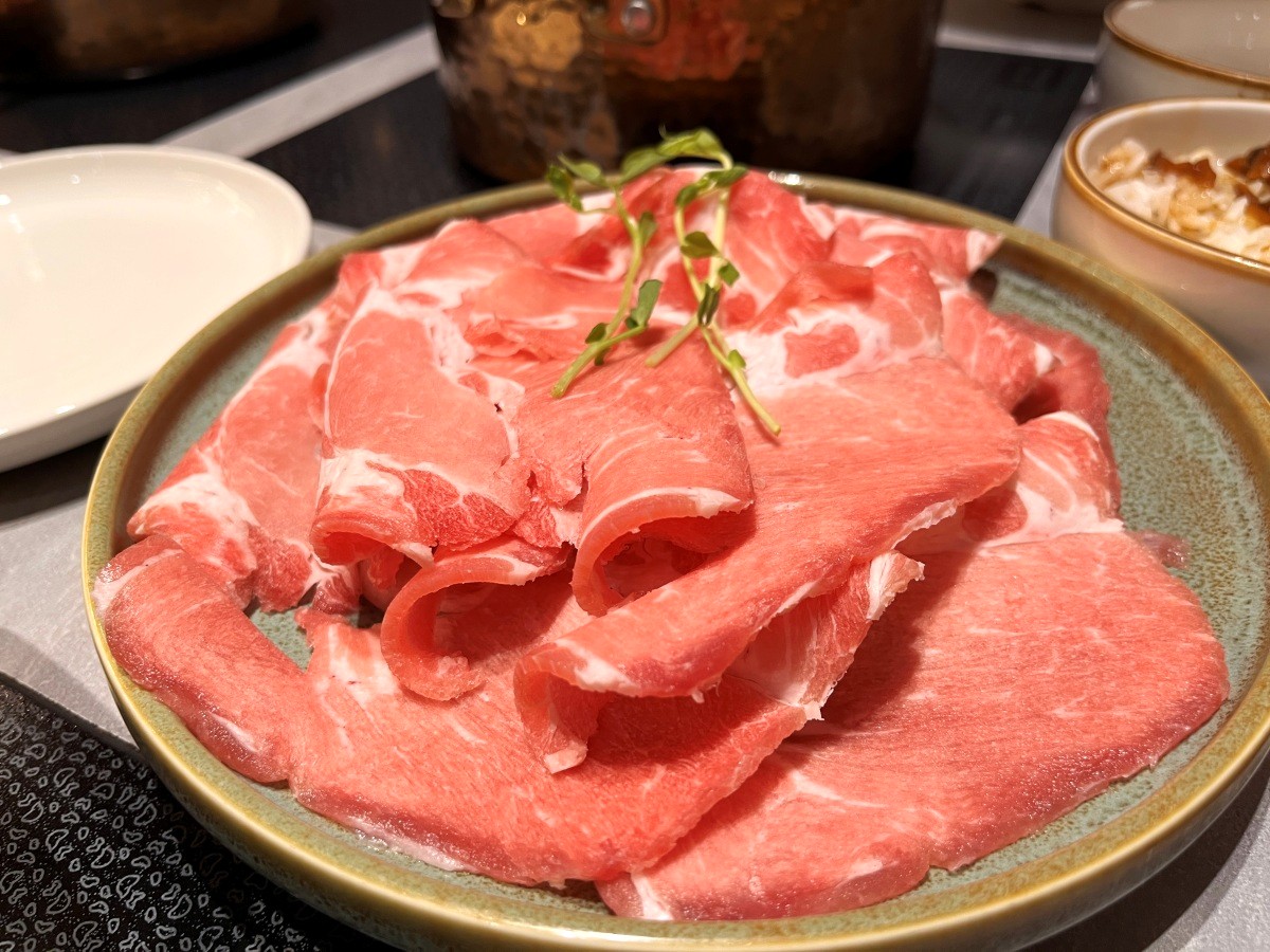 鳳山火鍋吃到飽推薦|哈肉鍋鳳山店蔬菜自助吧實測心得 - 第17張圖 藤椒血旺麻辣鍋