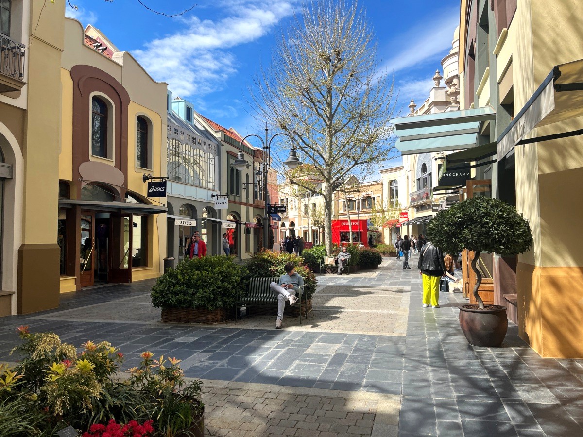馬德里 Las Rozas Village Outlet 拉斯羅薩斯購物村 | 客運可到的馬德里近郊國際Outlet
