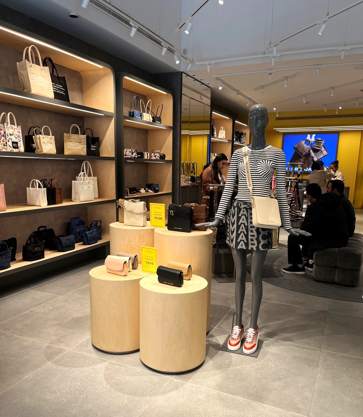 馬德里 Las Rozas Village Outlet 拉斯羅薩斯購物村 | 客運可到的馬德里近郊國際Outlet