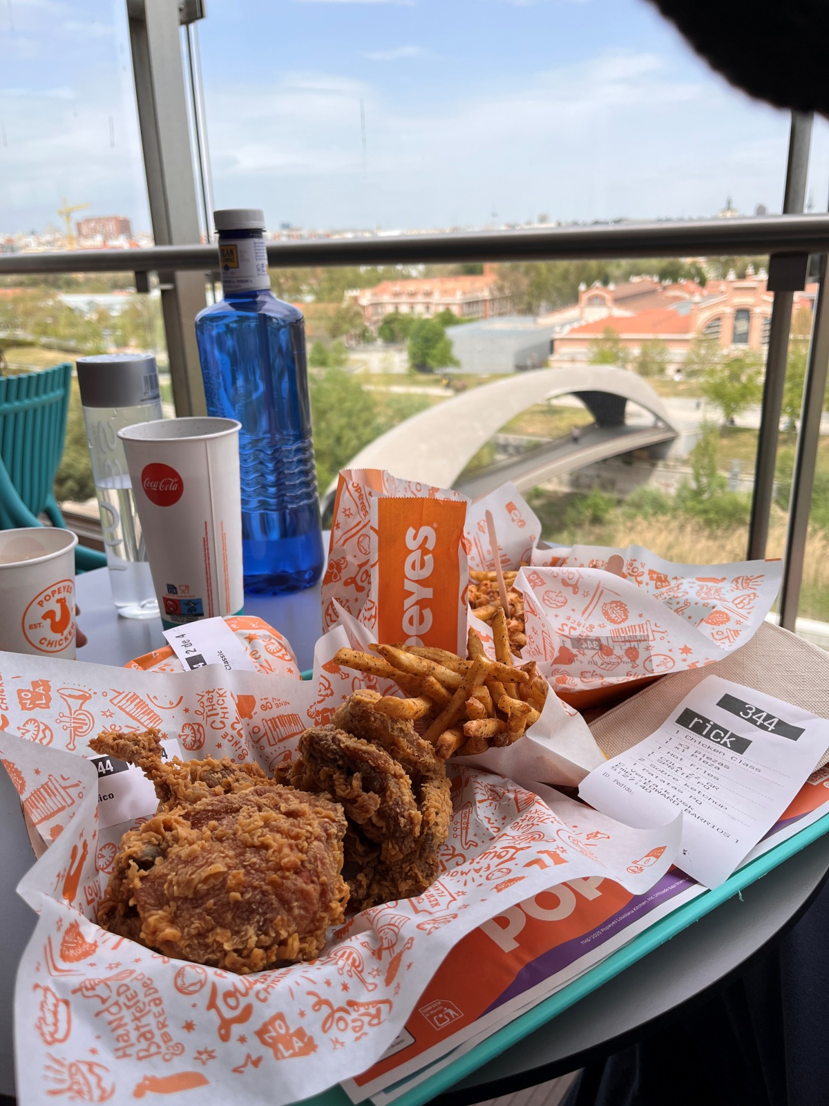 西班牙 Popeyes Louisiana Kitchen | 套餐最便宜竟然只要3.99歐? | 試看看歐洲的美式炸雞