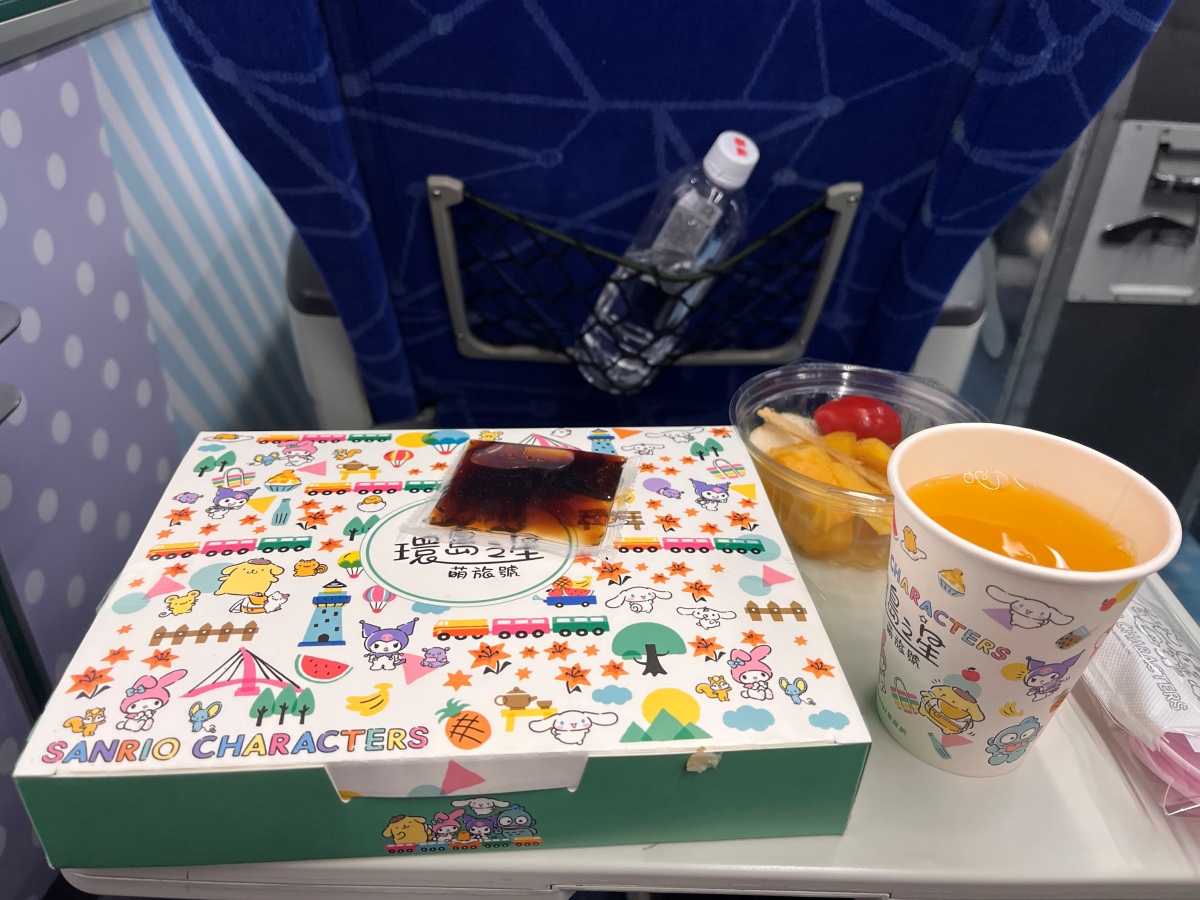 環島之星萌旅號三麗鷗 | 特色餐點商務艙座椅體驗全攻略 - 第26張圖 環島之星萌旅號三麗鷗 | 特色餐點商務艙座椅體驗全攻略