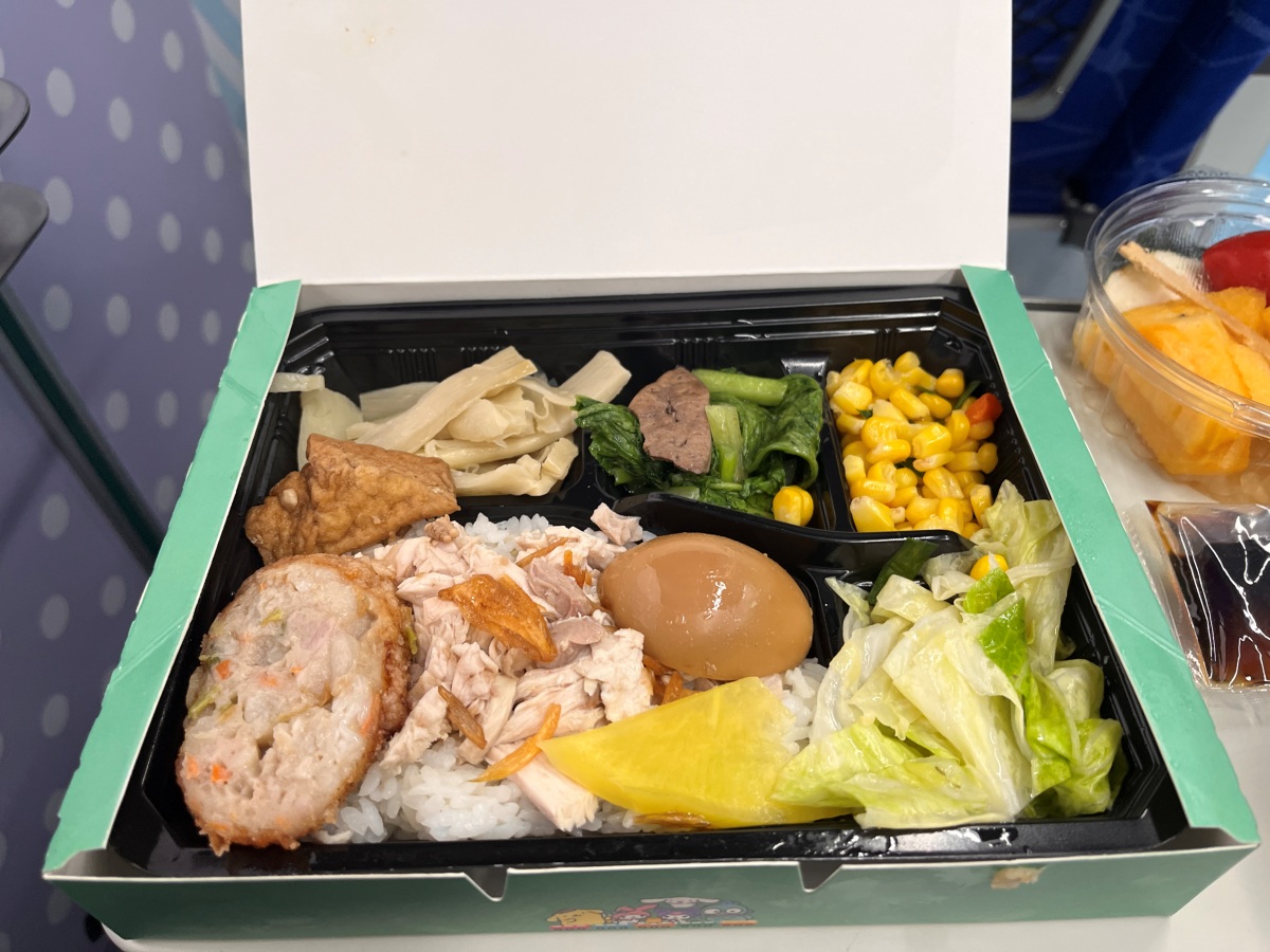 環島之星萌旅號三麗鷗 | 特色餐點商務艙座椅體驗全攻略 - 第27張圖 環島之星萌旅號三麗鷗 | 特色餐點商務艙座椅體驗全攻略