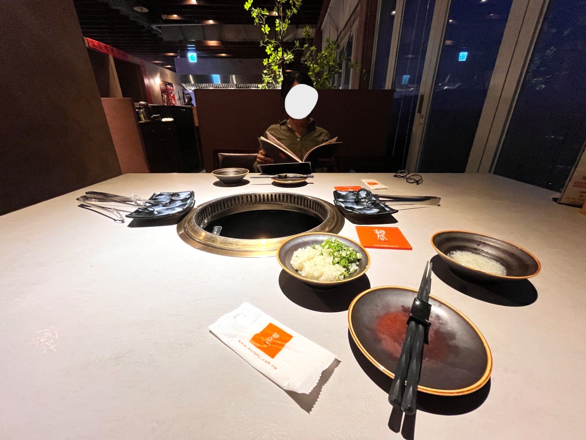 高雄 鰗同燒肉 | 胡同燒肉15號店 | 承億酒店24樓桌邊服務燒肉 | 星宇航空指定燒肉品牌