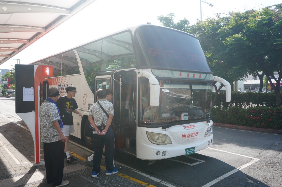 台灣好行 大鵬灣琉球線 | 免開車左營高鐵玩小琉球 | 小琉球環島線日票任搭只要100 - 第1張圖 台灣好行 大鵬灣琉球線 | 免開車左營高鐵玩小琉球 | 小琉球環島線日票任搭只要100