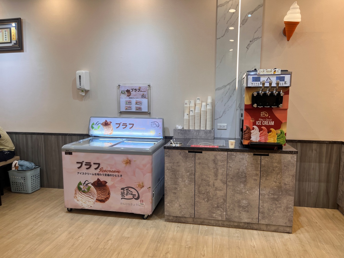 饗翻天 臭臭鍋 | 鳳南店 | 200元起麵食 | 各式飲料 | 冰品無限享用